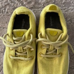 Allbirds Wool Runners pea green (size 10)